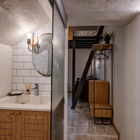 Designer's 2br - Ferries *