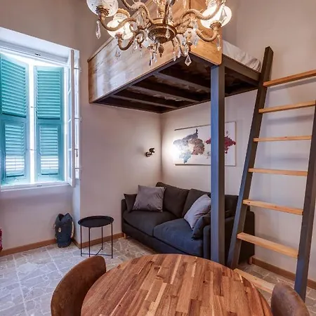Apartment Designer's 2br - Ferries *