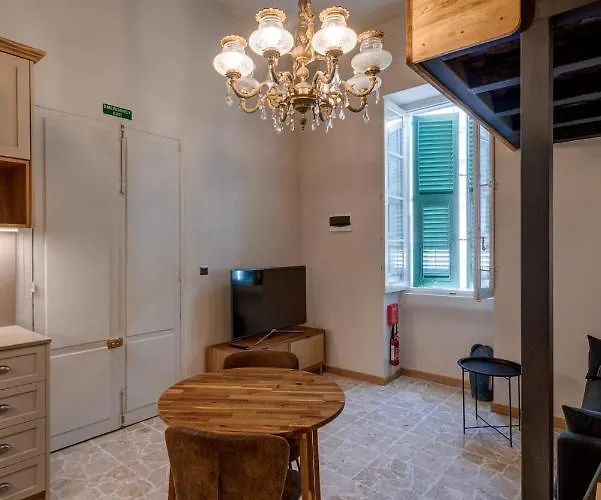 Designer's 2br - Ferries Apartament