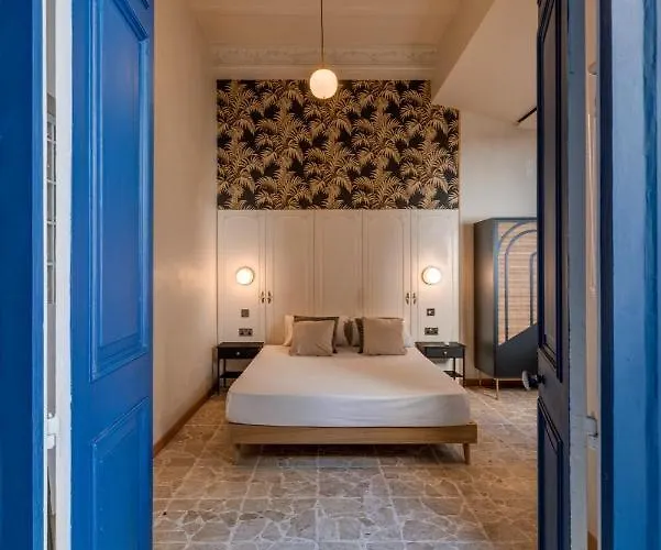 Designer's 2br - Ferries