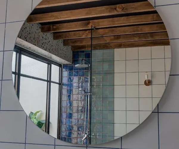 Designer's 2br - Ferries *